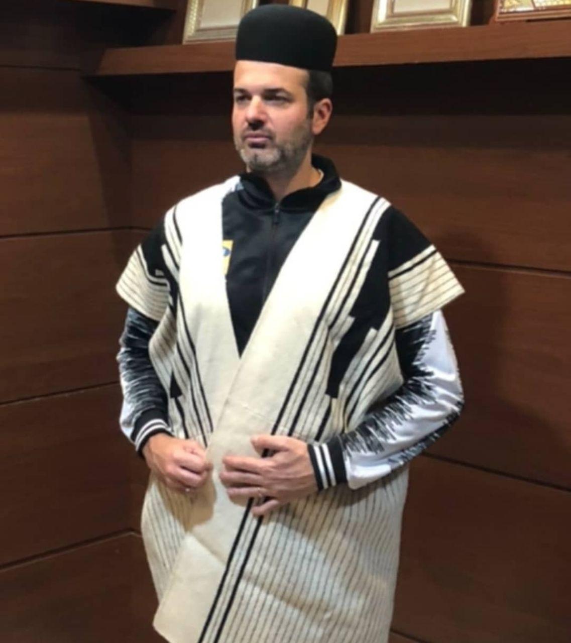 ??? اگه طبق منابعی ک الد داره استقلال با استرا بسته باشه واسه مربی گری همه چی زیر سوال خواهد رفت!!