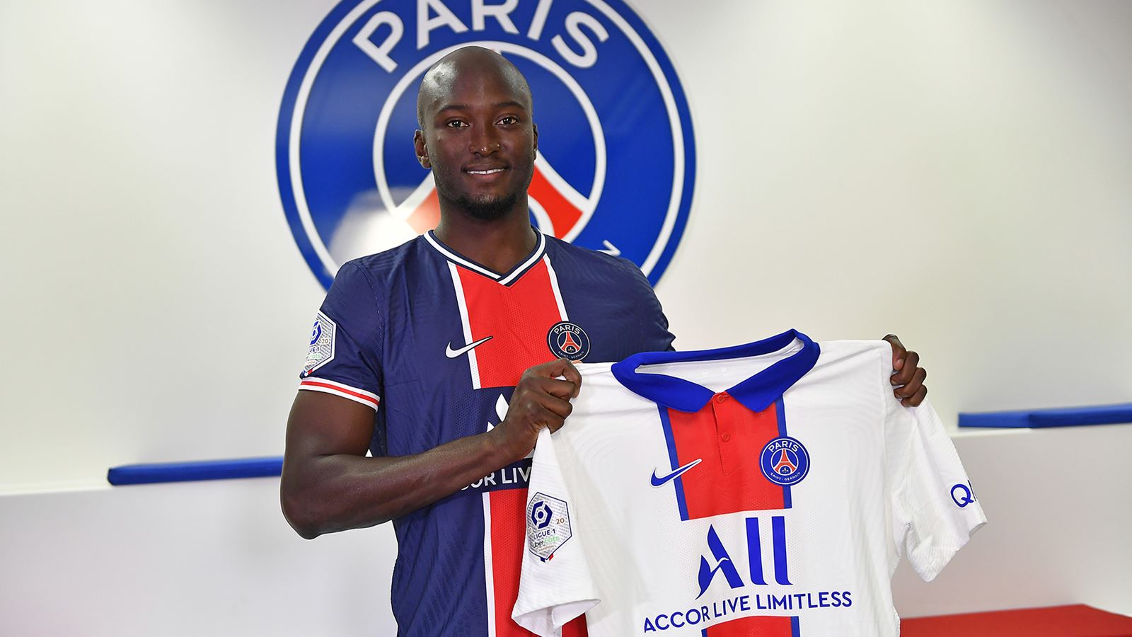پاری سن ژرمن/هافبک پرتغالی/PSG/Portugal midfielder