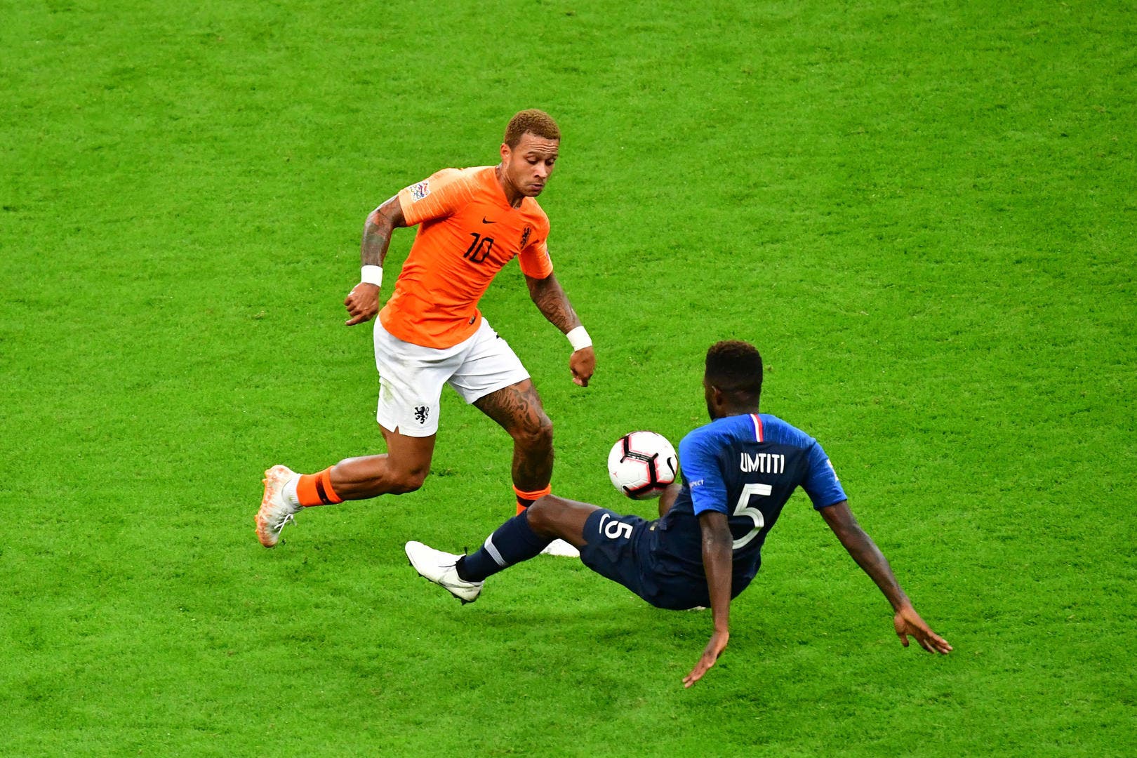 هلند/فرانسه/مدافع بارسلونا/مهاجم لیون/Netherlands/France/Barcelona Defender/Lyon Striker