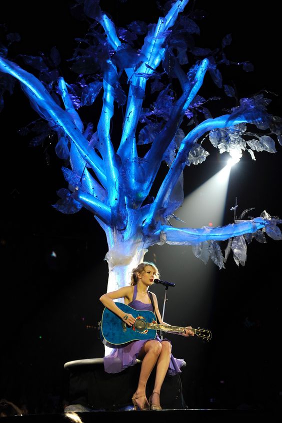 Taylor Swift : Im Going Back To Nashville(Live From Speak Now Tour)