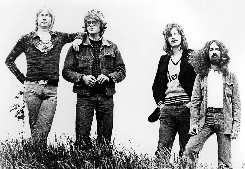 دانلود آهنگ زیبا Mockingbird از Barclay James Harvest