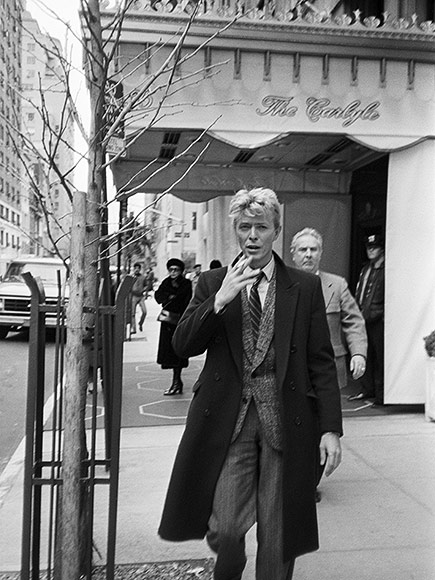 دانلود آهنگ Girl Loves Me از David Bowie