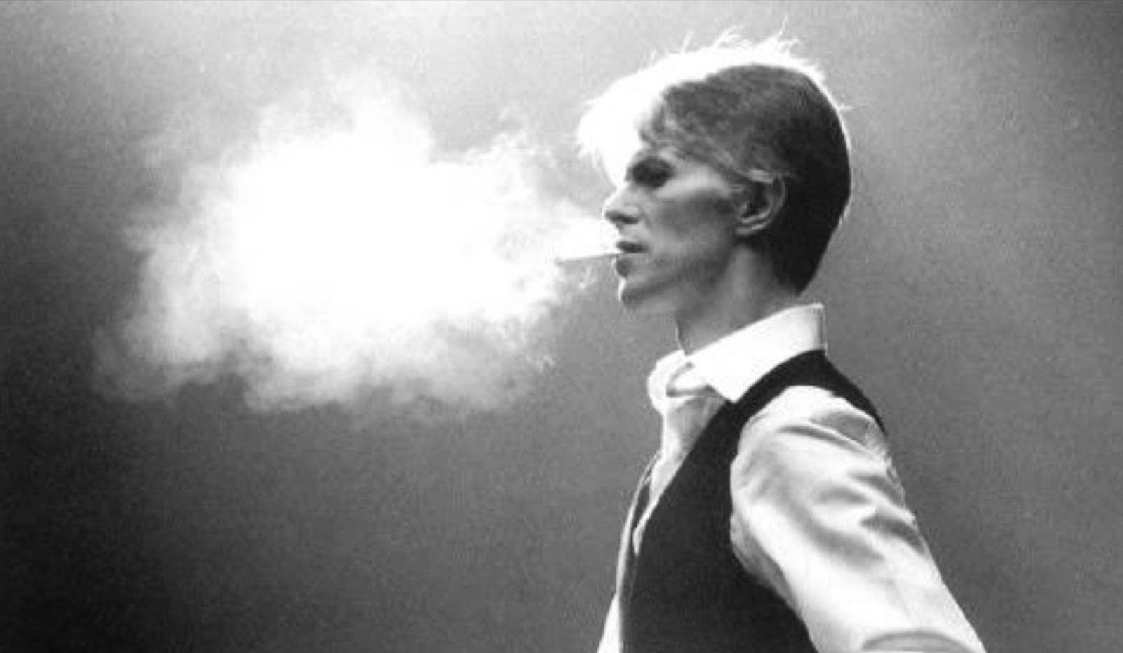 دانلود آهنگ Port Of Amsterdam از David Bowie