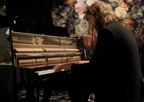 دانلود آهنگ بی کلام The Light She Brings از Joep Beving