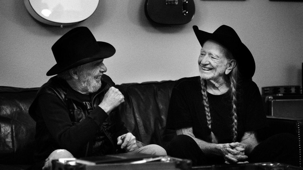 دانلود آهنگ Swinging Doors از Merle Haggard & Willie Nelson
