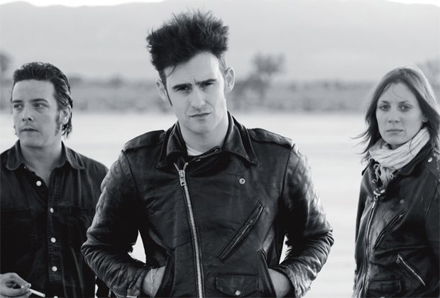 دانلود آهنگ Am I Only از Black Rebel Motorcycle Club