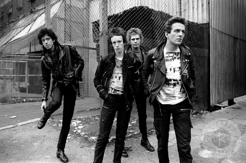 دانلود آهنگ The Clash - Train In Vain