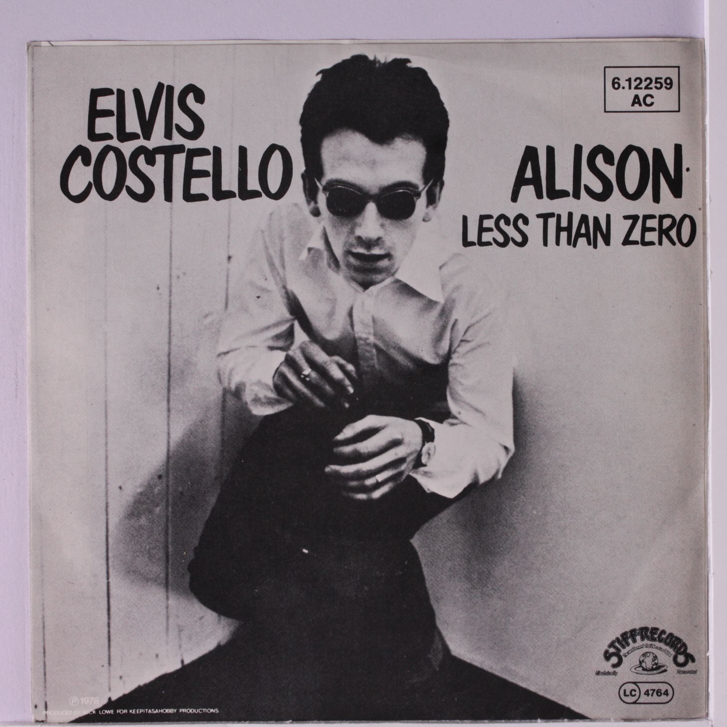 دانلود آهنگ Elvis Costello - Alison