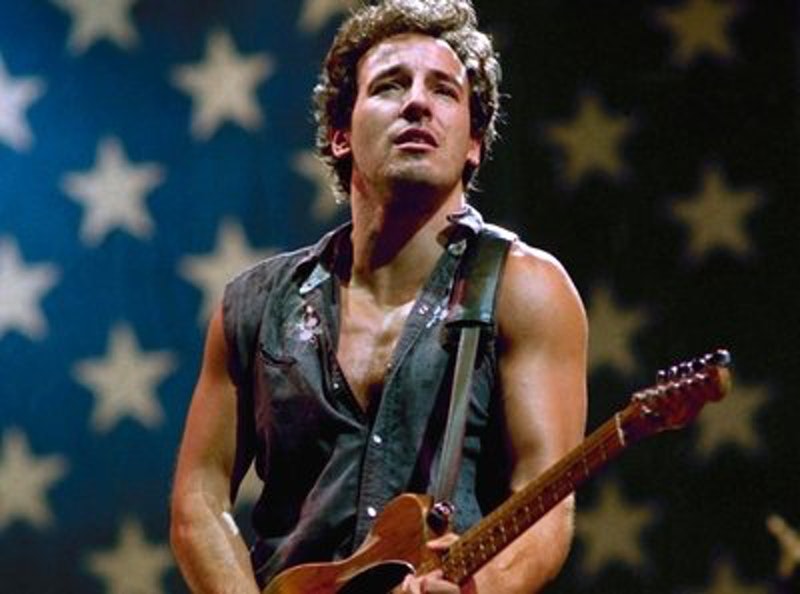 دانلود آهنگ Bruce Springsteen - Dancing In The Dark