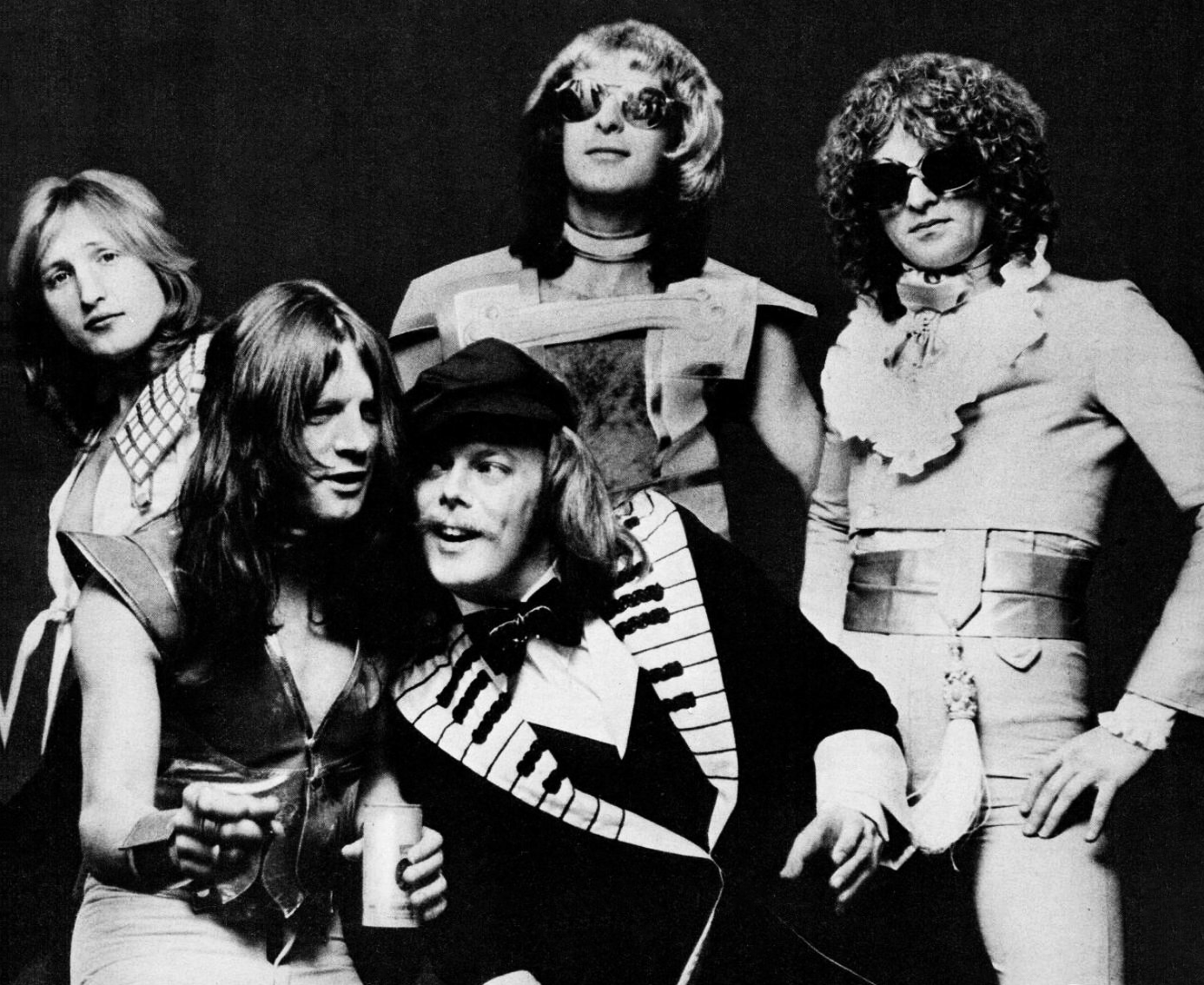 دانلود آهنگ Mott The Hoople - All The Young Dudes