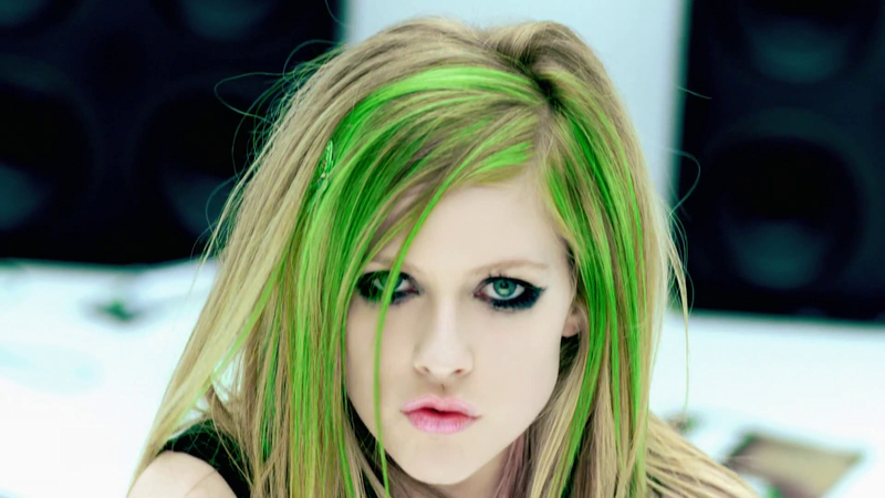 دانلود آهنگ Avril Lavigne - Smile