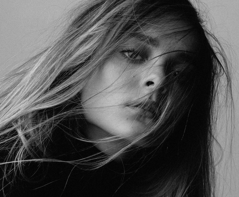 دانلود آهنگ Charlotte Lawrence - Sleep Talking