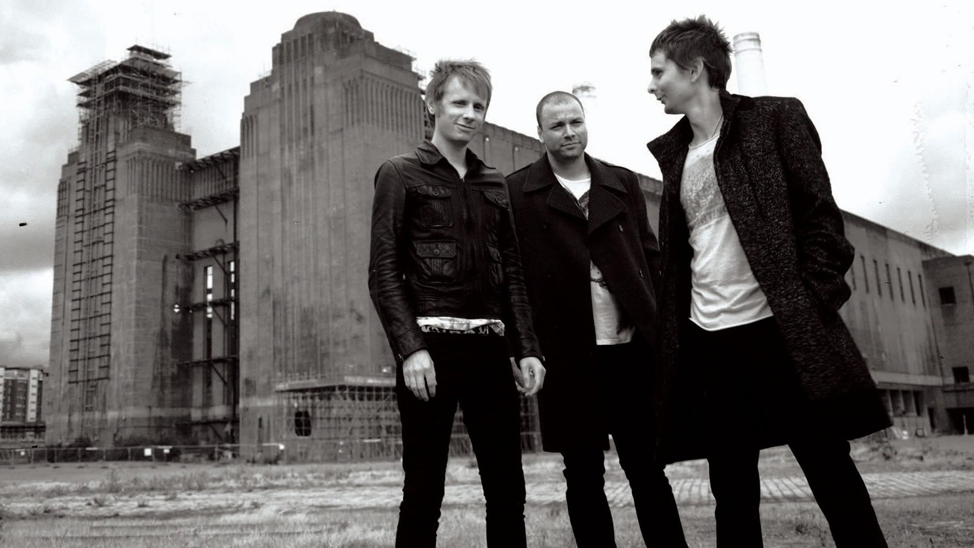 دانلود آهنگ Muse - Madness