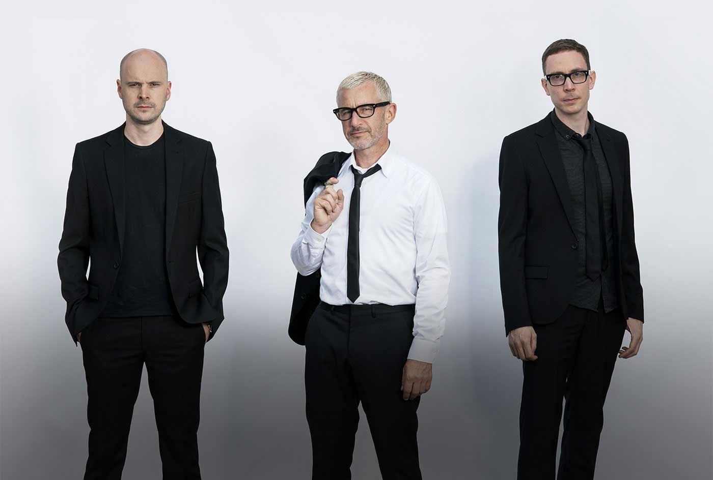 دانلود آهنگ Above & Beyond - Alone Tonight