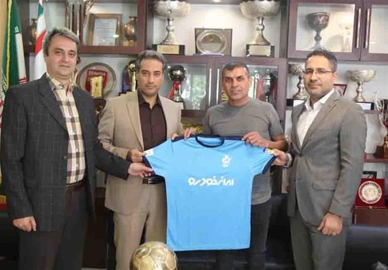 سرمربی پیکان