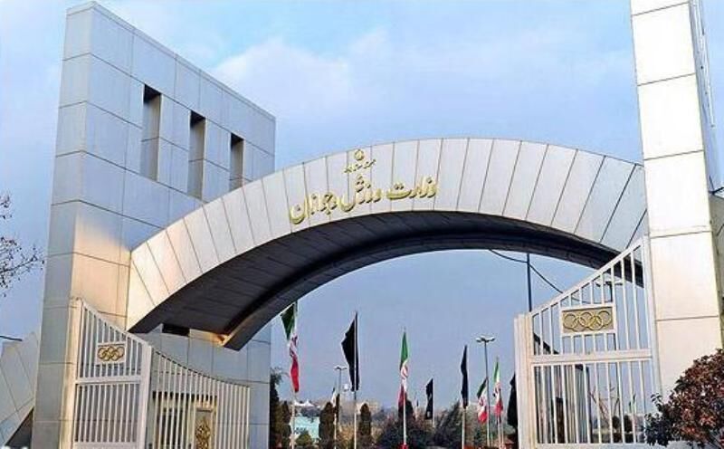 نامه 4 باشگاه به منزله دخالت وزارت نیست؟/ در صورت دخالت وزیر، فوتبال ایران تعلیق می شود