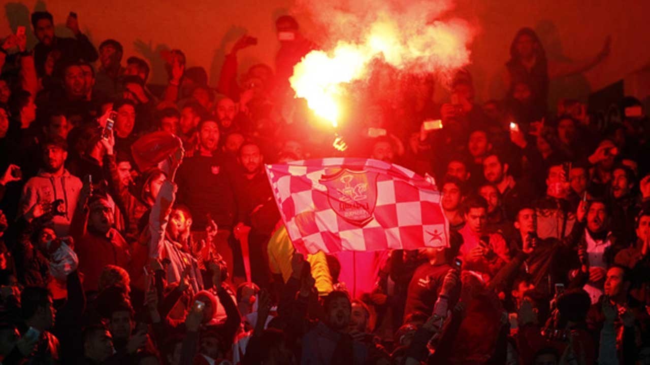هواداران پرسپولیس مقابل مجلس تجمع کردند