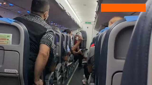 تبریک خلبان هواپیما به پرسپولیس
