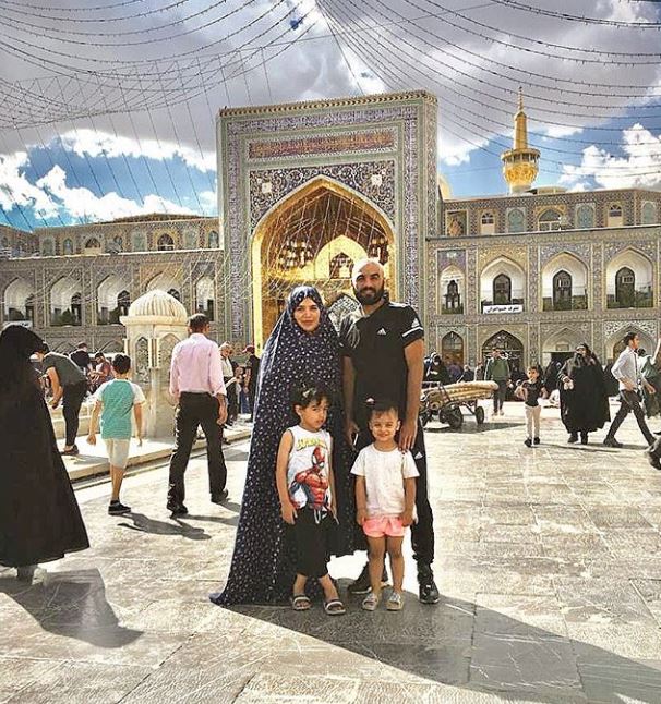 عادل کلاه کج و خانواده