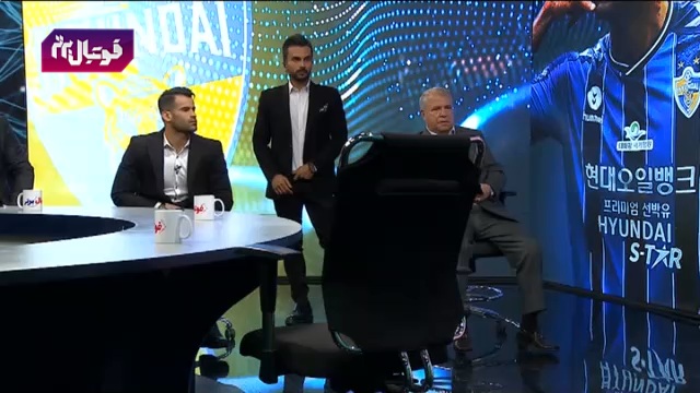 حال و هوای استودیوی فوتبال برتر و واکنش های گزارشگر و مهمانان برنامه در جریان بازی پرسپولیس و اولسان هیوندای / فوتبال برتر