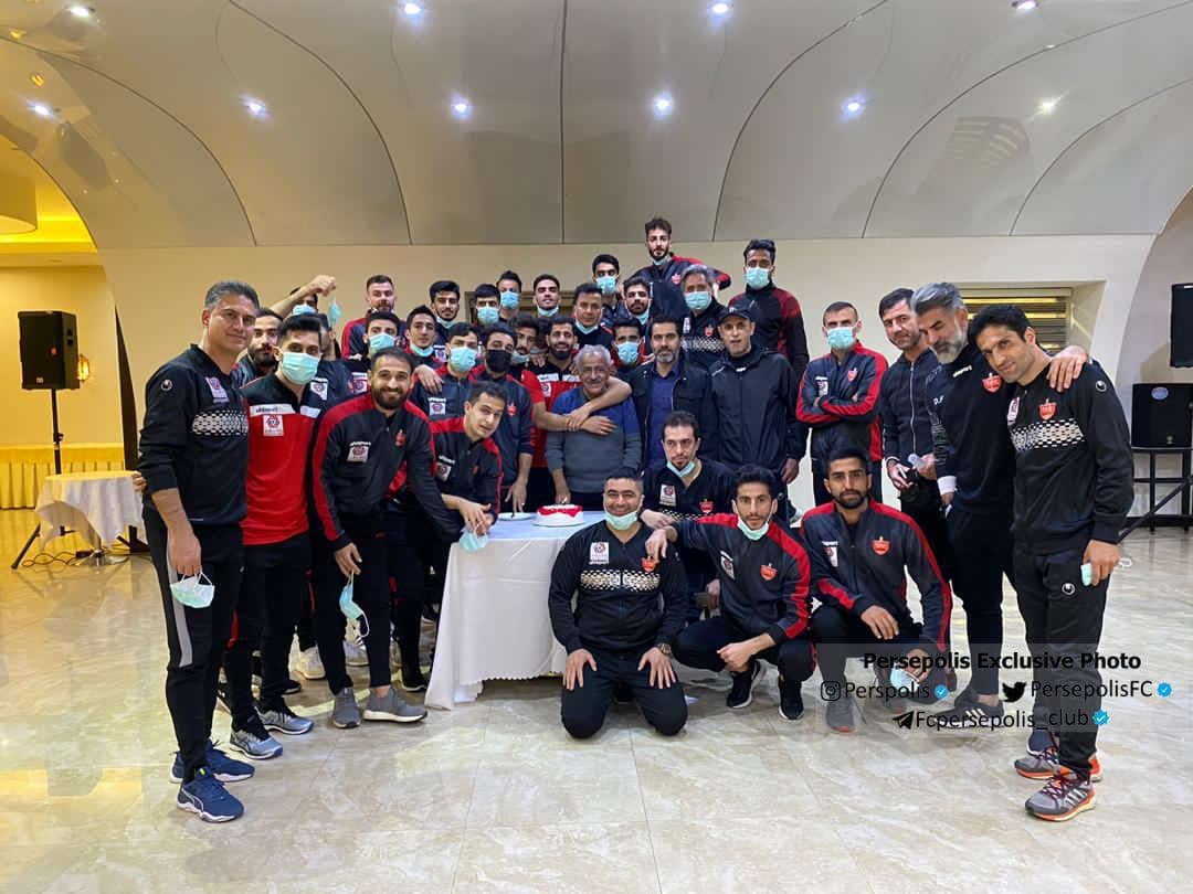 جشن تولد پرسپولیسی ها برای مسئول تدارکات تیم / عکس