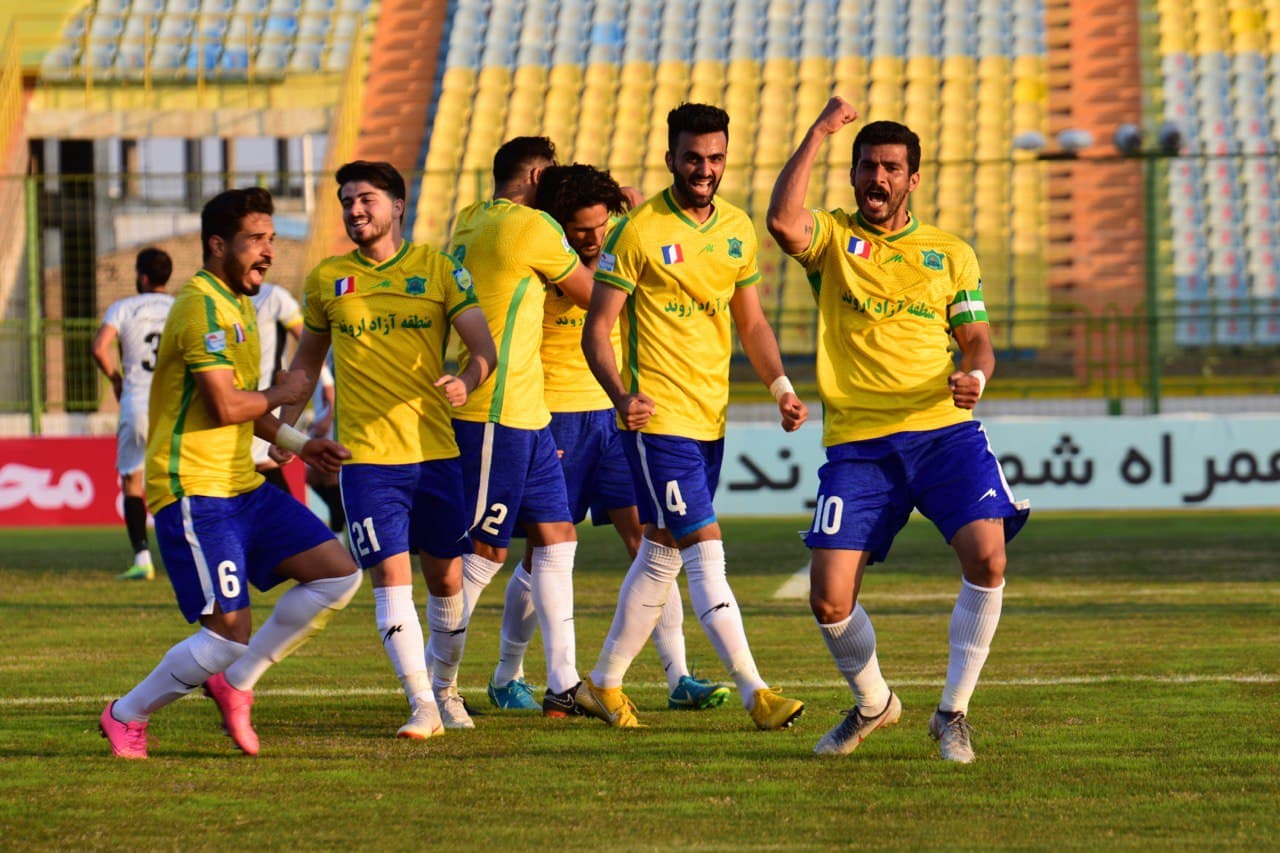 صنعت نفت آبادان 2-1 گل گهر سیرجان / ژنرال، صدر را از دست داد
