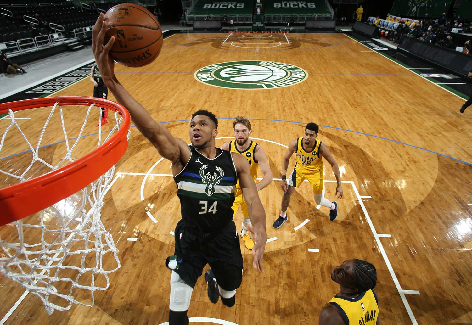 Giannis Antetokounmpo - Miwuakee Bucks - NBA - Indiana Pacers