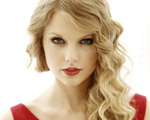 taylor swift - Christmas Must Be Something More به همراه متن و ترجمه