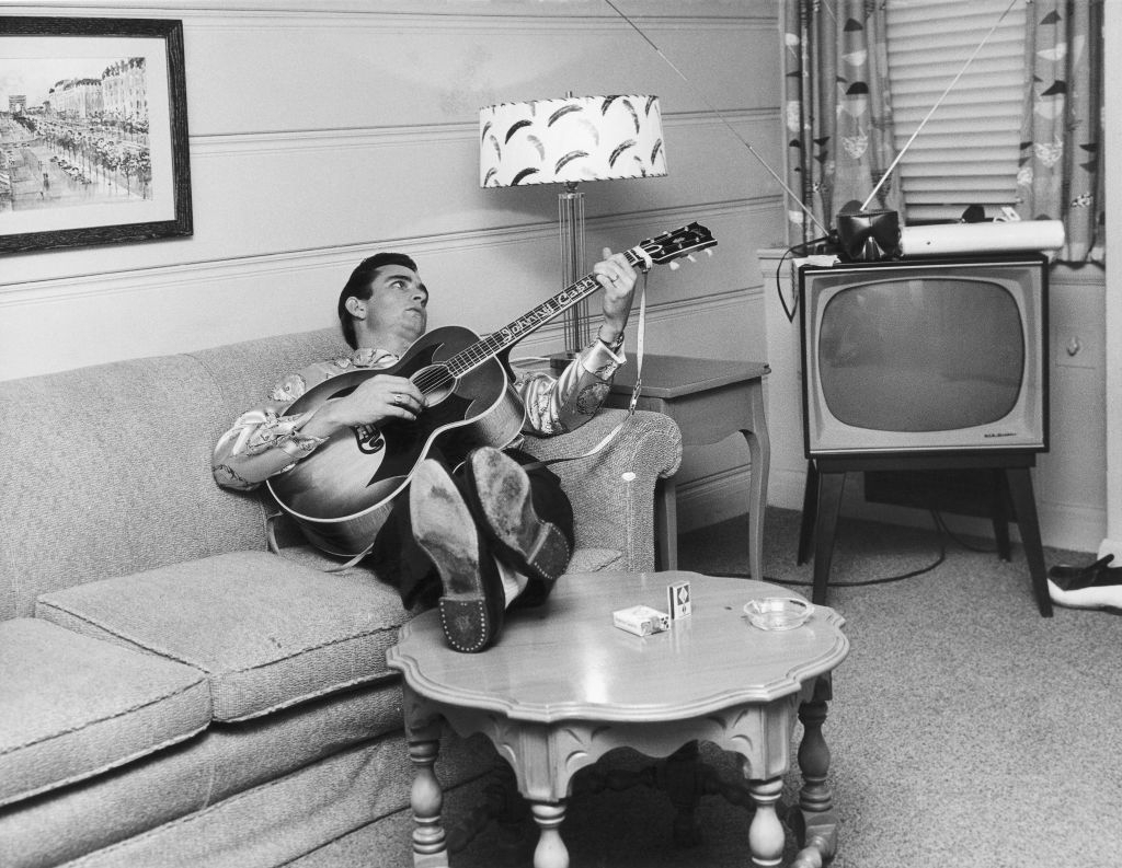 دانلود آهنگ Johnny Cash - Ballad Of A Teenage Queen