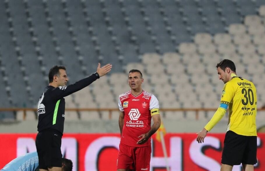 داور بازی پرسپولیس و سپاهان