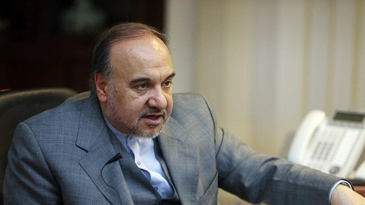 مسعود سلطانی فر وارد قطر شد / جلسه وزیر ورزش با مدیران پرسپولیس