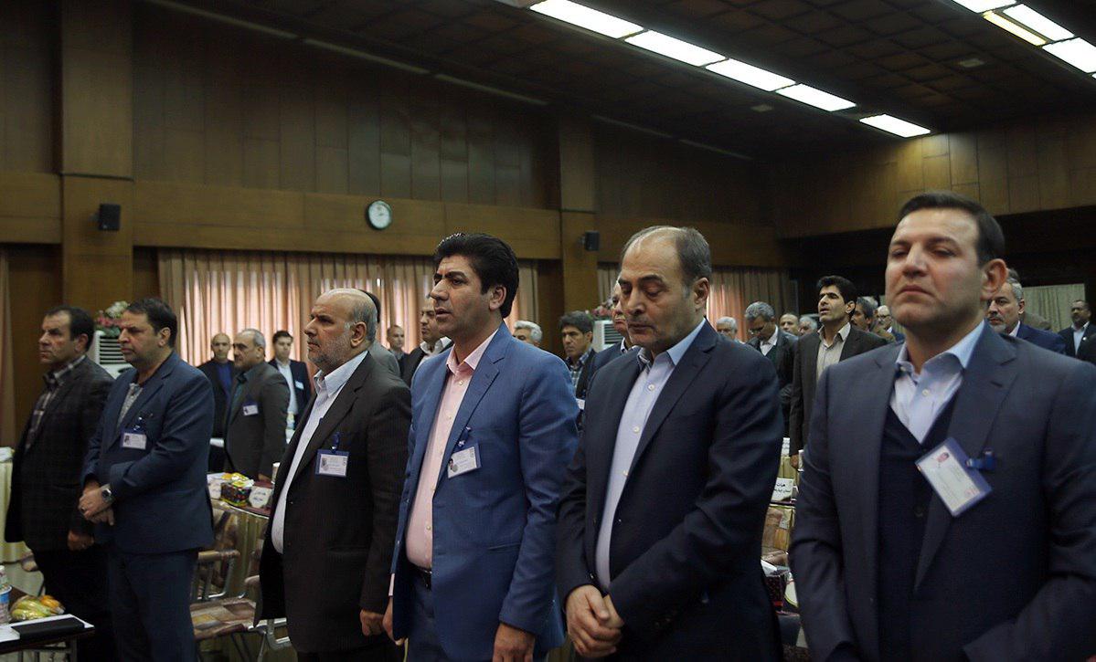 مهدی تاج با کیست؟ کیومرث هاشمی یا عزیزی خادم