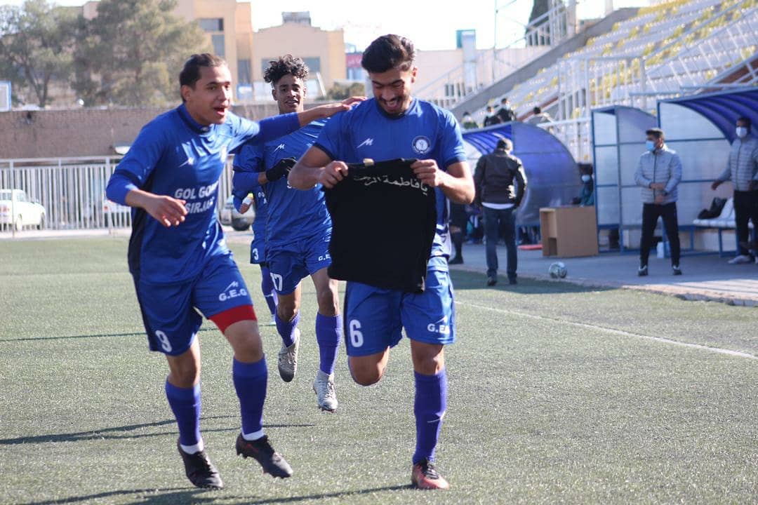 جوانان تراکتور و فولاد گلباران کردند
