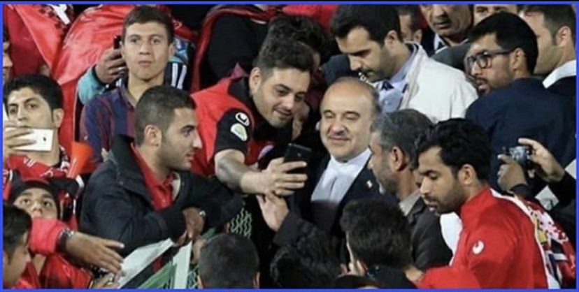 فرض کنین کاپیتان تاج تو مصاحبه میگفت: سازمان لیگ به تاج خیانت میکند.اتفاقات بعدی:صدور بیانیه تند سازمان لیگ-حمله چند خبرگزاری به غفوری و تمسخرش توسط چندین شبهخبرنگار -سه جلسه محرومیت از طرف کمیته انضباطی -مصاحبه مسئولان پیروزي که "مثل بعضیا دنبال بهانه