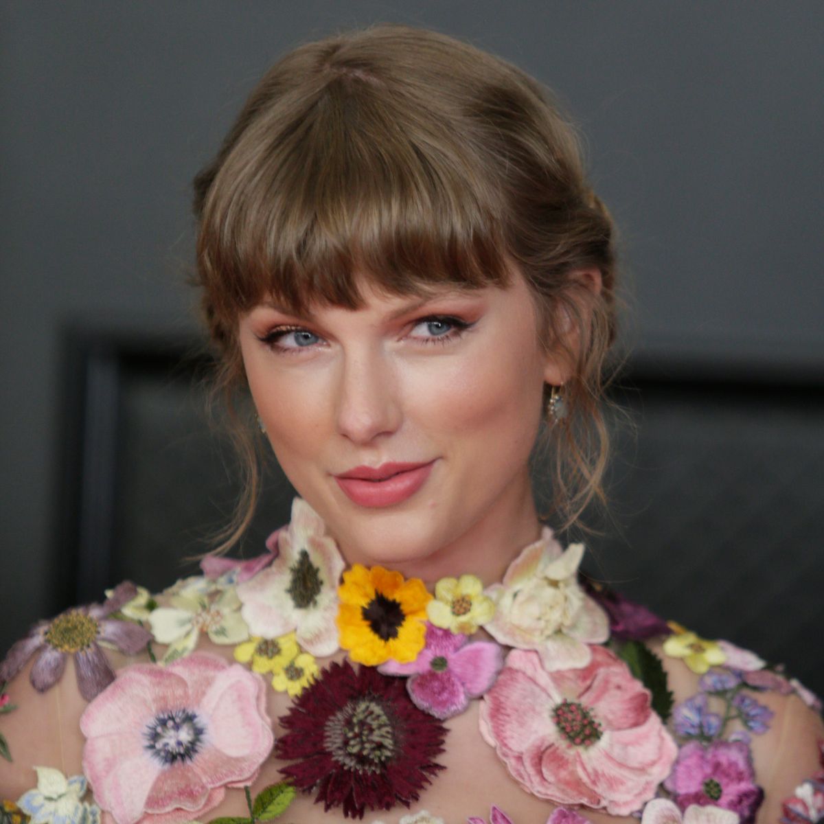 دانلود آهنگ Taylor Swift - Untouchable (Taylor's Version)