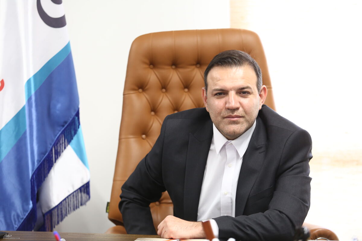 اقدام عجیب شرکت پتروشیمی برای دوشغله بودن عزیزی خادم / تصاویر
