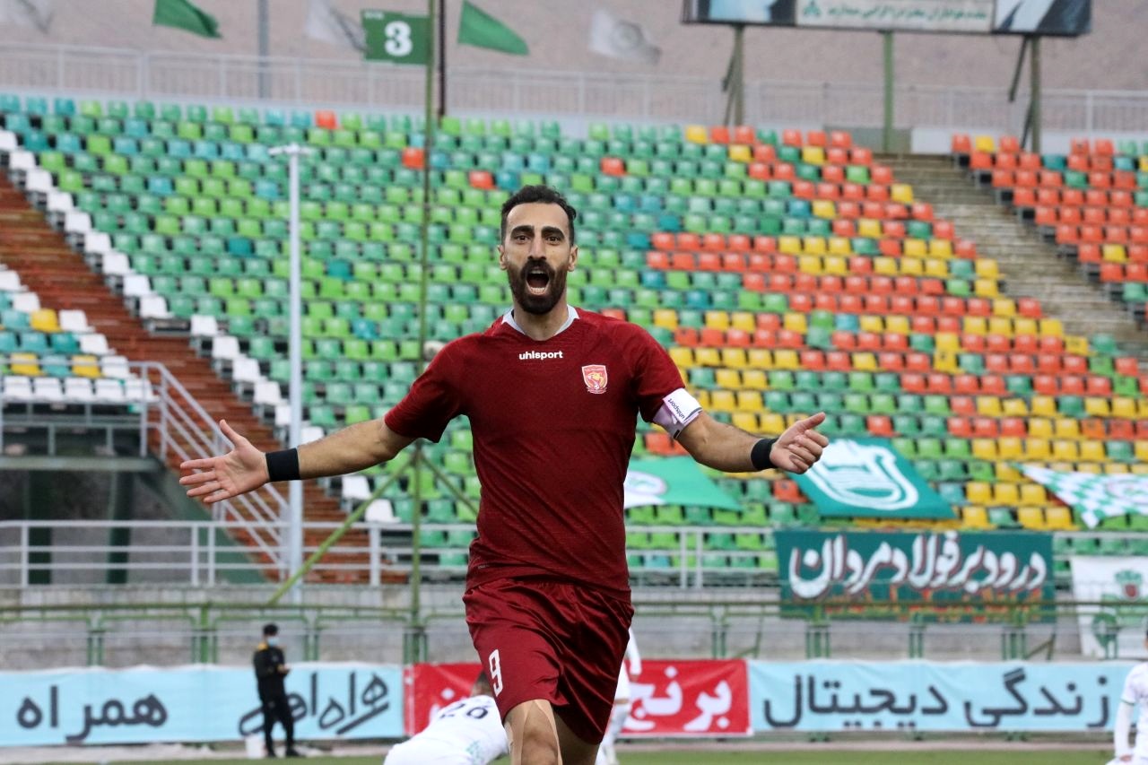 مثلث هجومی رحمتی برای زمین گیر کردن ذوب آهن