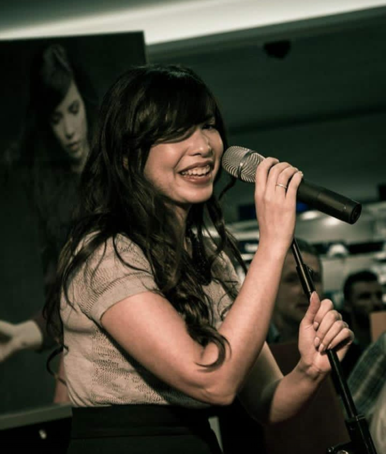 دانلود آهنگ Indila _ Parle a ta tete