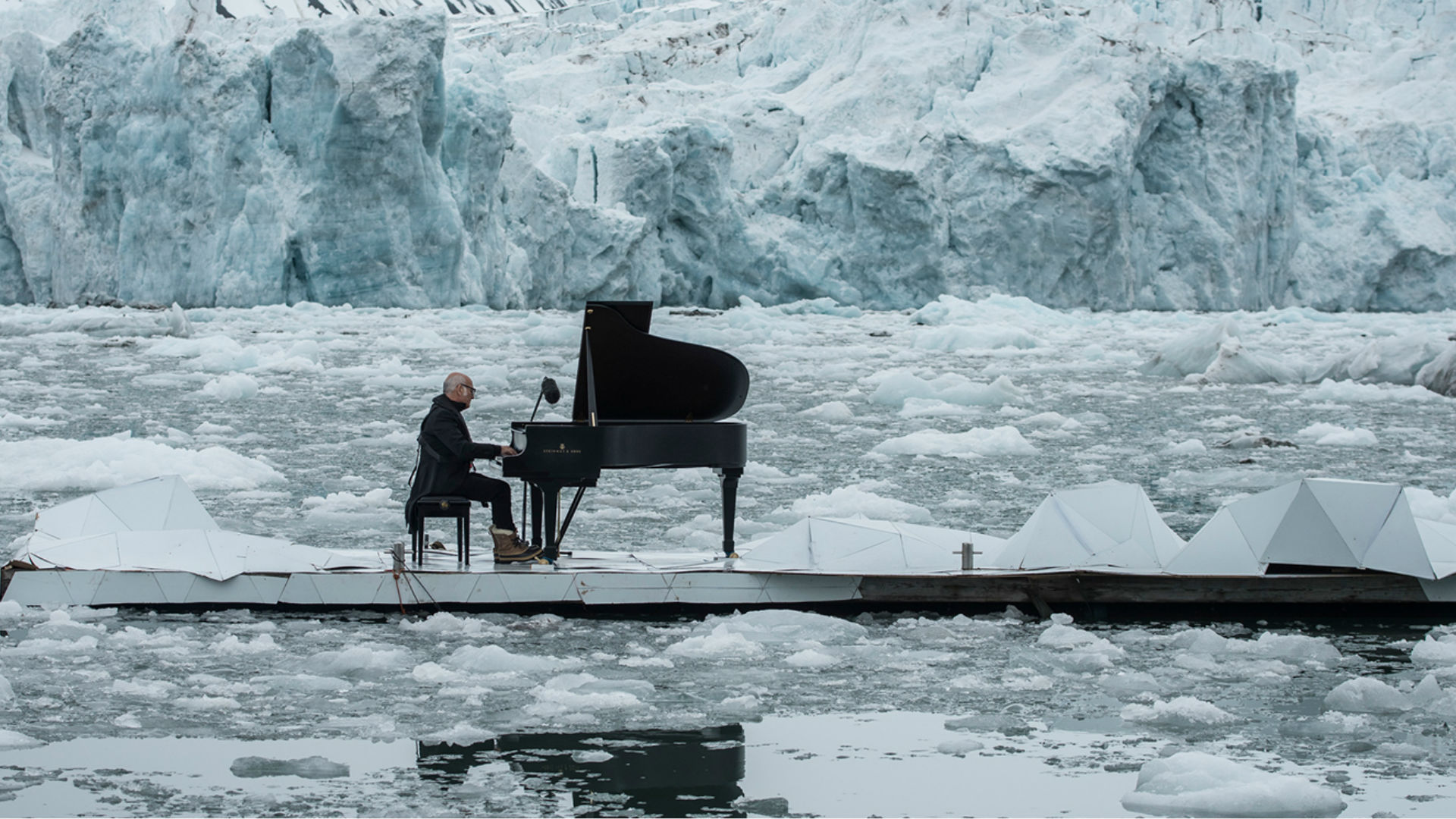 پیانو نوازی فوق العاده زیبای petricor از ludovico einaudi