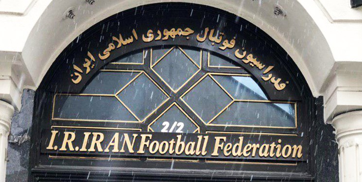 معاون دبيركل فدراسیون فوتبال بركنار مى شود؟