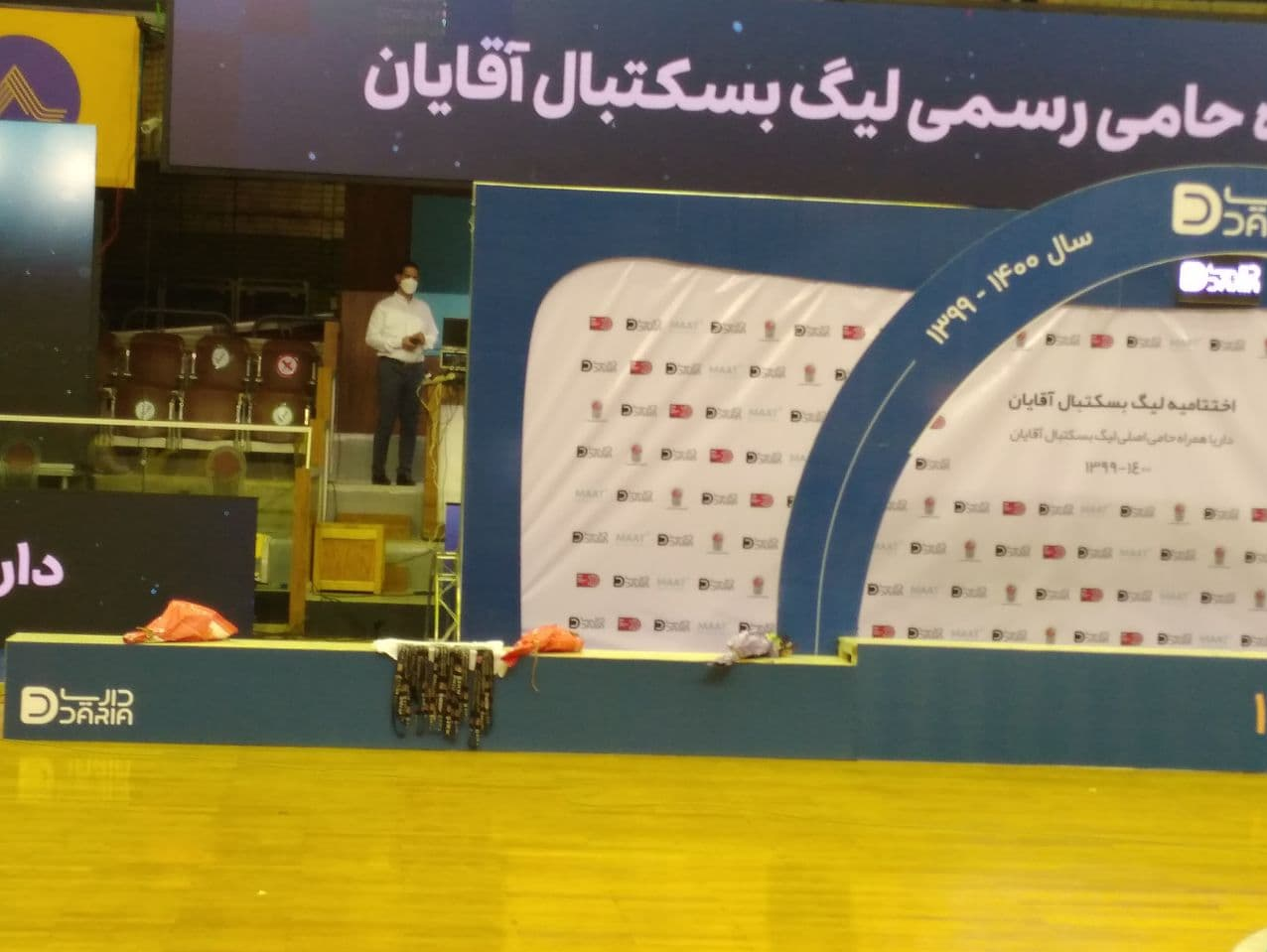 بازیکنان مهرام سالن را ترک کردند و روی سکوی نایب قهرمانی نرفتند / عکس