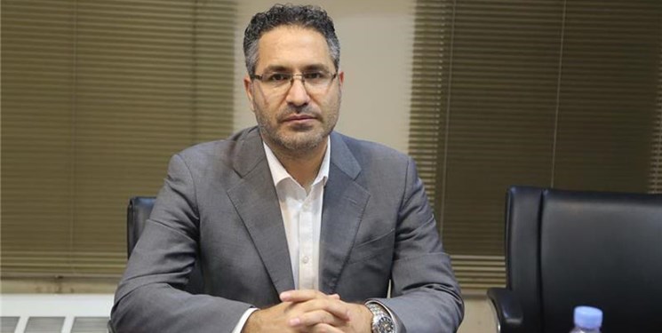 حمله عصبی به مدیرعامل پیکان در جریان بازی با فولاد