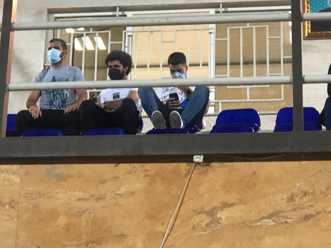 محمد حسین مرادمند و بابک مرادی تماشاگر ویژه بازی هوادار- چوکا