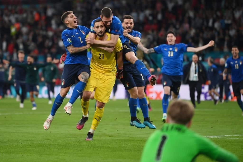 ایتالیا (3) 1-1 (2) انگلیس؛ دستان مقدس دوناروما، جام را به رم می برد!