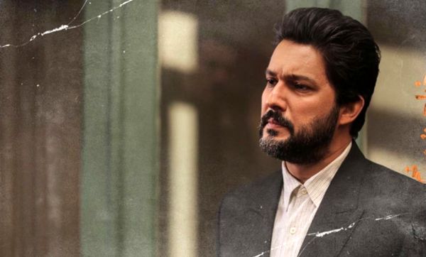این حامد بهداد واقعا توی سریال " میخواهم زنده بمانم" بازی خوبی وخفنی داره، یکی از بهترین بازی هاشه... نقش یه آدم بد من کاریزماتیک رو خوب به تصویر میکشه