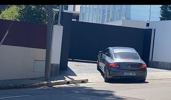 گفته ميشه لئو مسى امروز اعضاى تيم رو به خونش براى ناهار دعوت كرده كه بخوبى براى ديدار اتلتيكو با روحيه بالا آماده و متحد باشن.