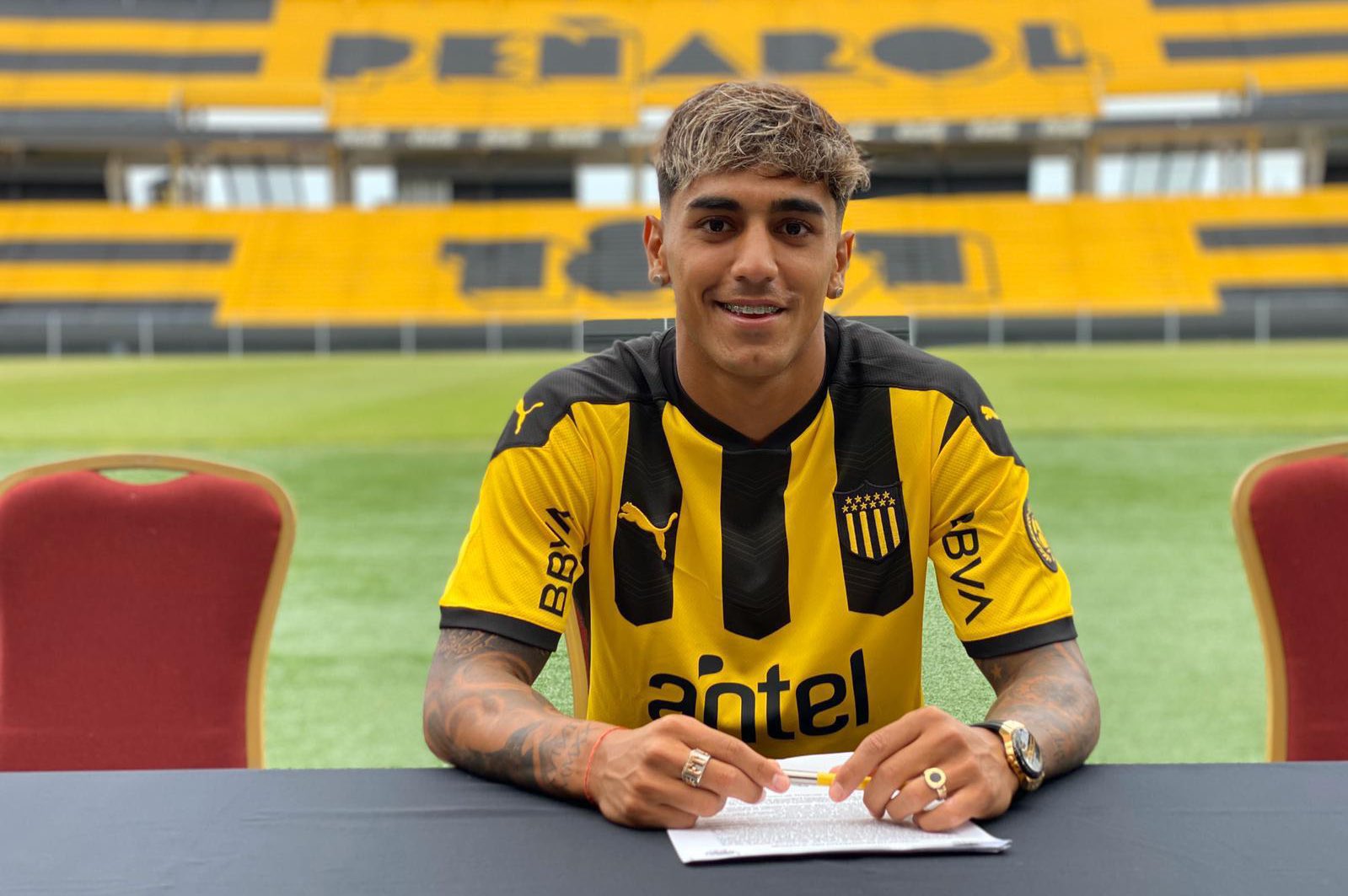 پنارول/وینگر اروگوئه ای/Penarol/Uruguay winger