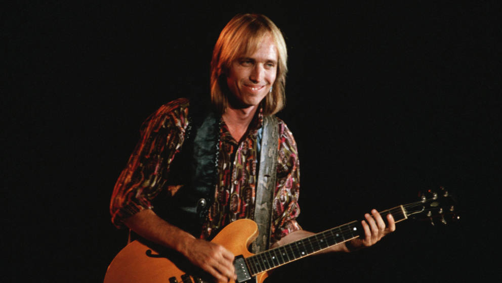 دانلود آهنگ Tom Petty & The Heartbreakers - Love Is a Long Road