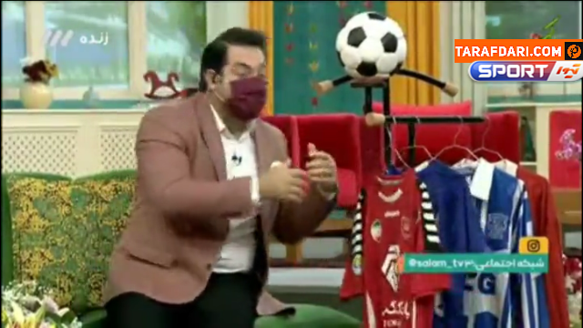 خاطره بازی ستاره های سابق استقلال و پرسپولیس با پیراهن های نوستالژیک آبی و قرمز / فیلم