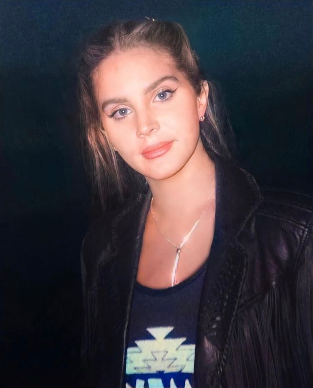 آهنگ radio از Lana Del Rey با متن و ترجمه